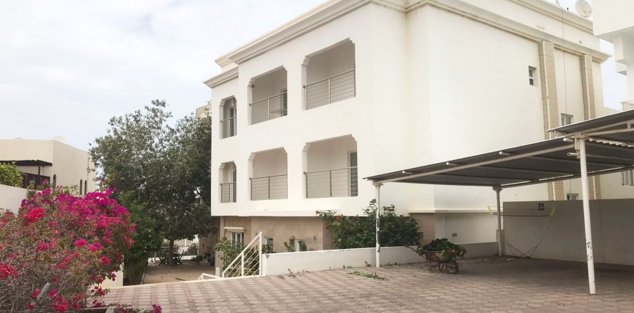 Townhouse de 4 dormitorios en Muscat, Oman No. 54867