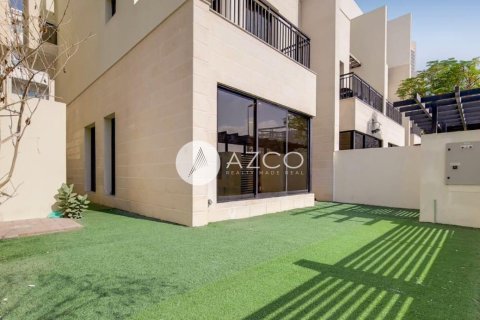 Townhouse de 3 dormitorios en District 12, UAE No. 73088