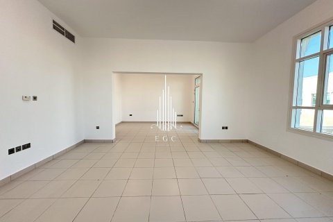 6 bedrooms Villa in Khalifa City, UAE No. 23301 23