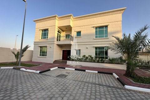 6 bedrooms Villa in Khalifa City, UAE No. 23301 3
