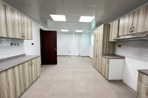 6 bedrooms Villa in Khalifa City, UAE No. 23301 9