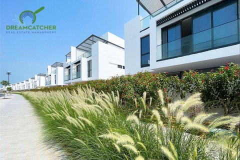 4 bedrooms Villa in Sharjah, UAE No. 34133