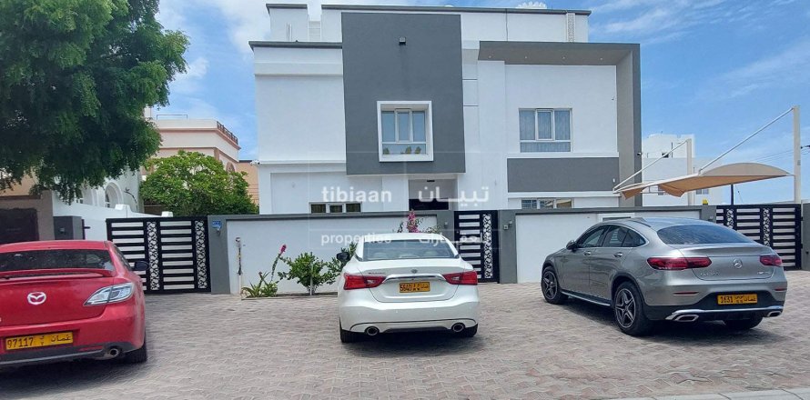 Apartment de 3 dormitorios en As Sib, Oman No. 53688