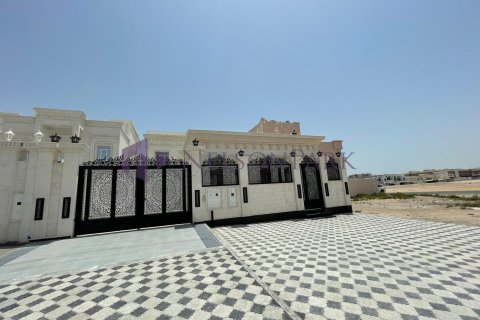 8 غرفة نوم  فيلا في أم صلال محمد, Qatar رقم 57170