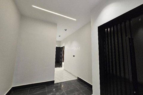 5 bedrooms Apartment in Riyadh, Saudi Arabia No. 60711