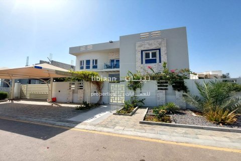 6 bedrooms Villa in As Sib, Oman No. 53680