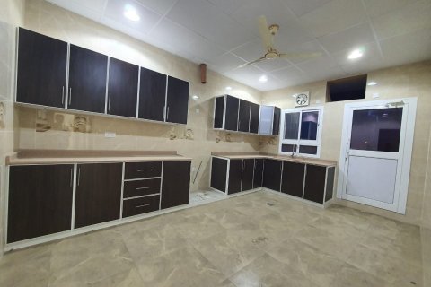 4 bedrooms Apartment in Al Hidd, Bahrain No. 59755 6