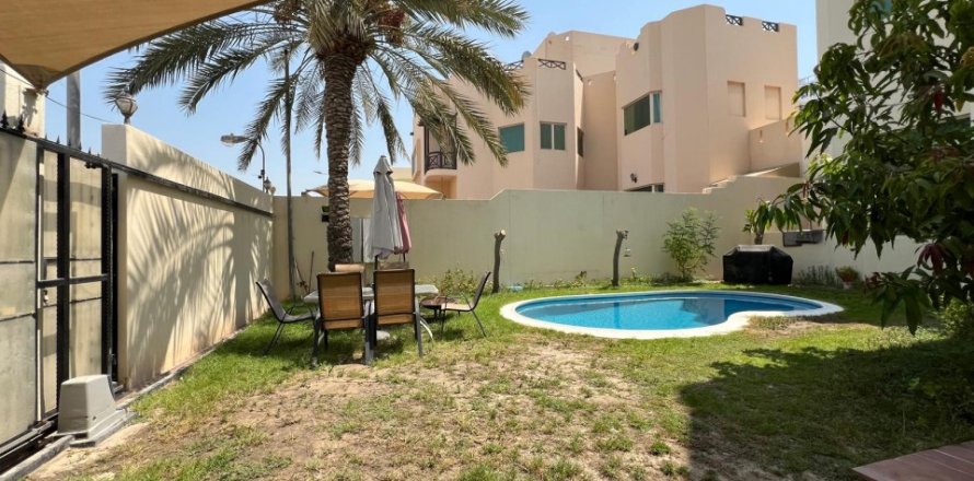 5 bedrooms Villa in Manama, Bahrain No. 59751