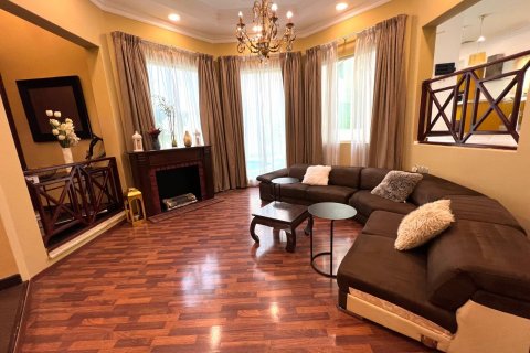 5 bedrooms Villa in Manama, Bahrain No. 59751 4