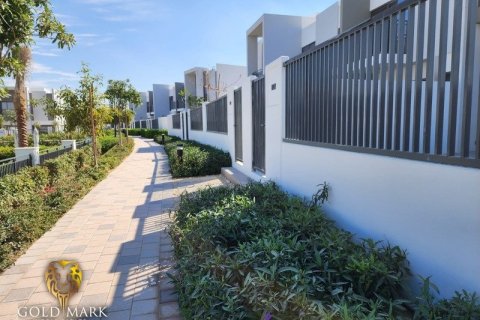 Таунхаус с 3 спальнями в Dubai Land, ОАЭ №26273