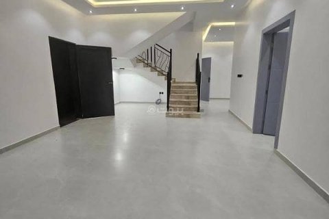 Villa de 5 dormitorios en Riyadh, Saudi Arabia No. 99564 3