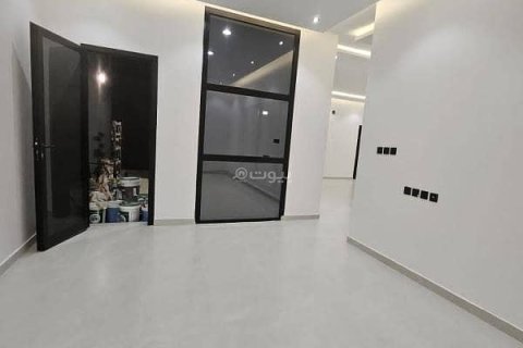5 bedrooms Villa in Riyadh, Saudi Arabia No. 99564