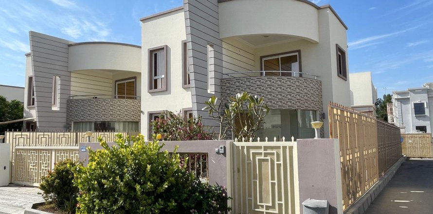 4 bedrooms Townhouse in As Sib, Oman No. 54718