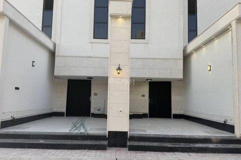 6 bedrooms Apartment in Riyadh, Saudi Arabia No. 60687