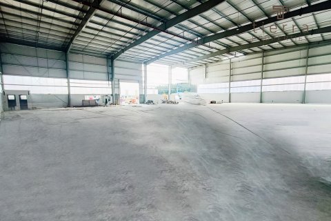 1672.2m² Warehouse in Al Qusais Industrial Area, UAE No. 46612
