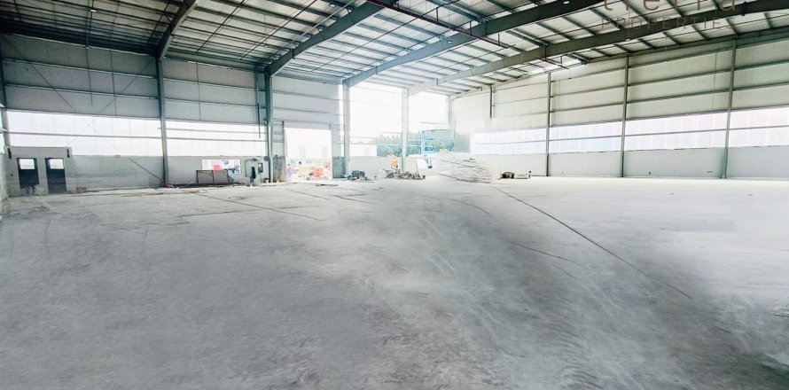 Warehouse de 1672.2m² en Al Qusais Industrial Area, UAE No. 46612