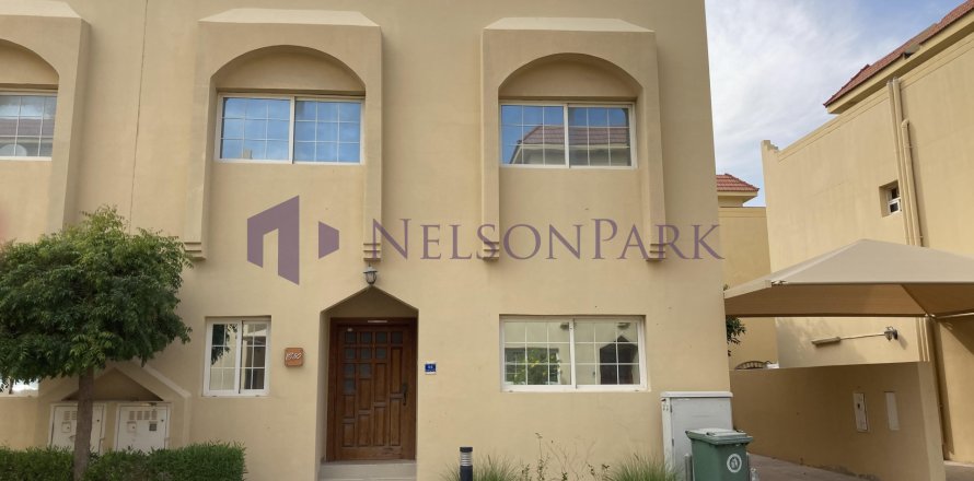 Villa de 3 dormitorios en Doha, Qatar No. 58281