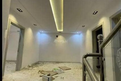 Villa de 4 dormitorios en Riyadh, Saudi Arabia No. 98679 4