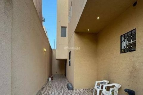 7 bedrooms Villa in Riyadh, Saudi Arabia No. 98681 15