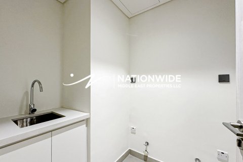 5 bedrooms Villa in Abu Dhabi, UAE No. 99171 11