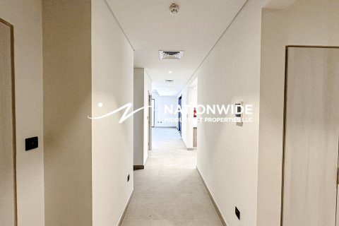 5 bedrooms Villa in Abu Dhabi, UAE No. 99171 8