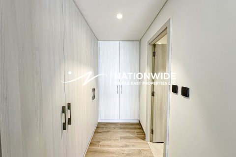 5 bedrooms Villa in Abu Dhabi, UAE No. 99171 18