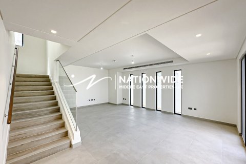 5 bedrooms Villa in Abu Dhabi, UAE No. 99171 4