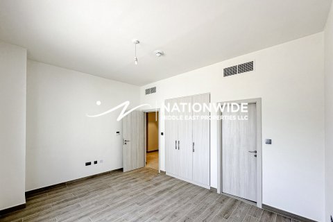 5 bedrooms Villa in Abu Dhabi, UAE No. 99171 10
