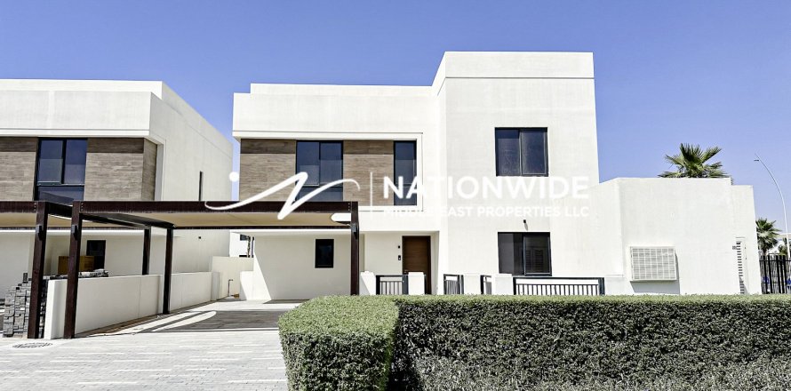 5 bedrooms Villa in Abu Dhabi, UAE No. 99171