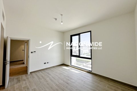 5 bedrooms Villa in Abu Dhabi, UAE No. 99171 12