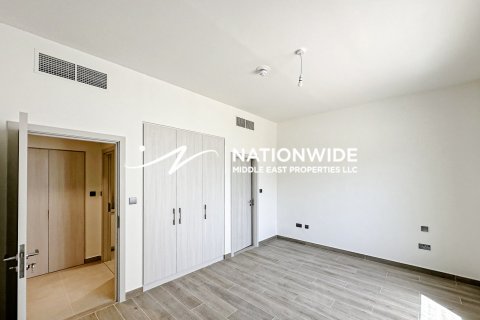 5 bedrooms Villa in Abu Dhabi, UAE No. 99171 9