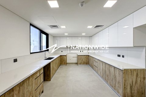 5 bedrooms Villa in Abu Dhabi, UAE No. 99171 7