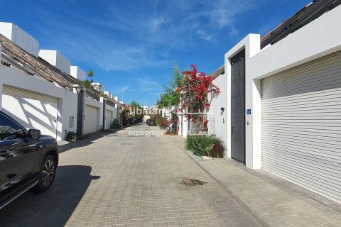 4 bedrooms Townhouse in Muscat, Oman No. 53415