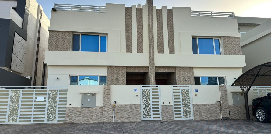 Villa Gemela de 7 dormitorios en As Sib, Oman No. 67566