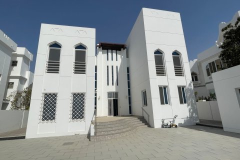 5 bedrooms Villa in Muscat, Oman No. 67567