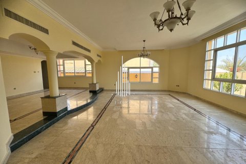 Villa de 8 chambres à Abu Dhabi, UAE No. 37276