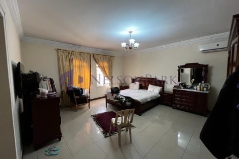 Вилла с 5 спальнями в Доха, Катар №57194 11