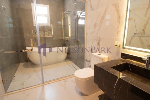 Villa de 7 dormitorios en Doha, Qatar No. 56628 8