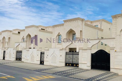 Villa de 7 dormitorios en Doha, Qatar No. 56628 3