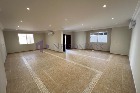 Villa de 4 dormitorios en Doha, Qatar No. 57893 6