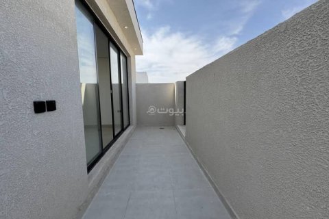 Villa de 5 dormitorios en Riyadh, Saudi Arabia No. 60534 4