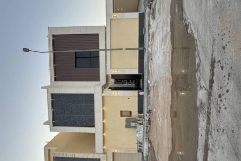 Villa de 4 dormitorios en Riyadh, Saudi Arabia No. 69186