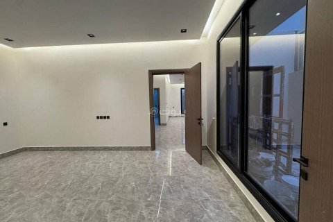 5 bedrooms Villa in Riyadh, Saudi Arabia No. 59966 9