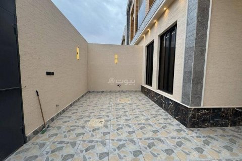 5 bedrooms Villa in Riyadh, Saudi Arabia No. 59966 4
