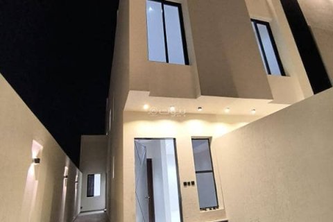 4 bedrooms Apartment in Riyadh, Saudi Arabia No. 99558