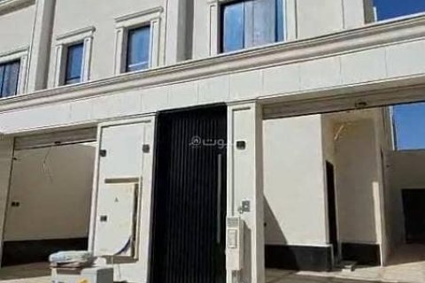 5 bedrooms Apartment in Riyadh, Saudi Arabia No. 99557