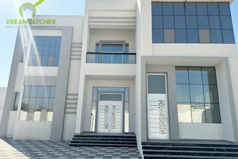 5 bedrooms Villa in Al Qusaidat, UAE No. 74808