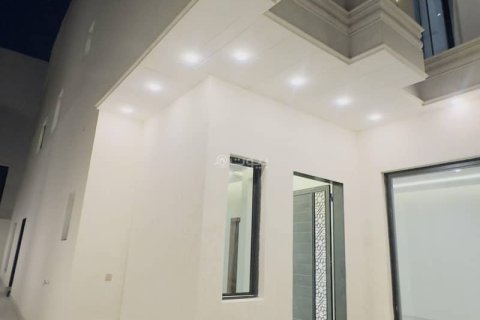 Villa de 5 dormitorios en Riyadh, Saudi Arabia No. 60635 5