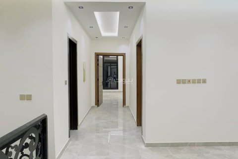 Villa de 5 dormitorios en Riyadh, Saudi Arabia No. 60635 15