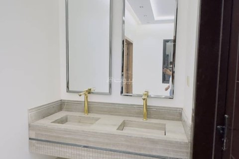 Villa de 5 dormitorios en Riyadh, Saudi Arabia No. 60635 19